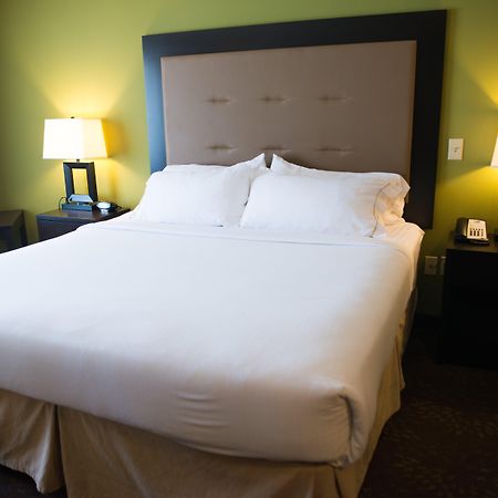 Holiday Inn Express & Suites Northwood By Ihg Silver Lake Exterior foto