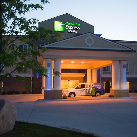 Holiday Inn Express & Suites Northwood By Ihg Silver Lake Exterior foto