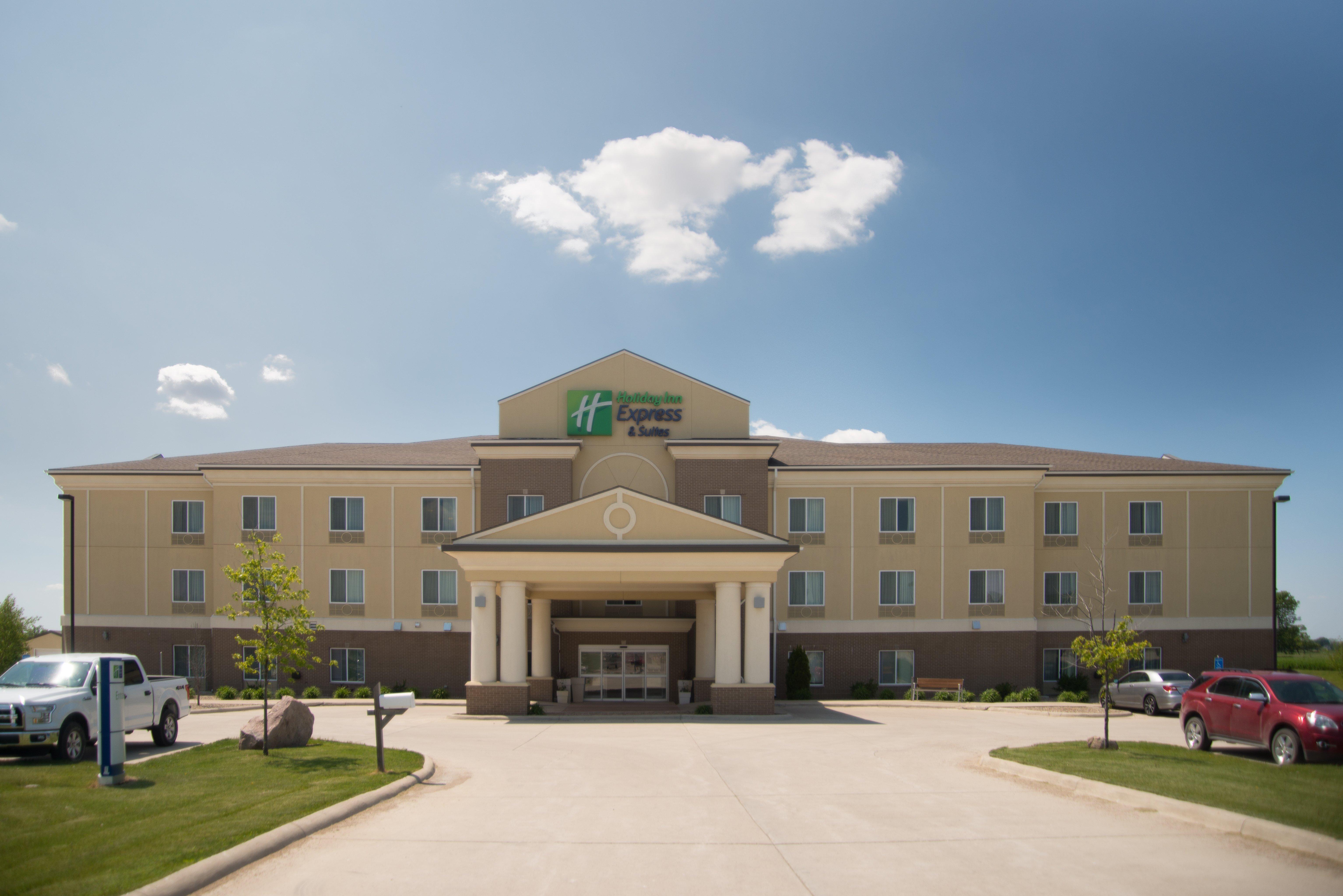 Holiday Inn Express & Suites Northwood By Ihg Silver Lake Exterior foto