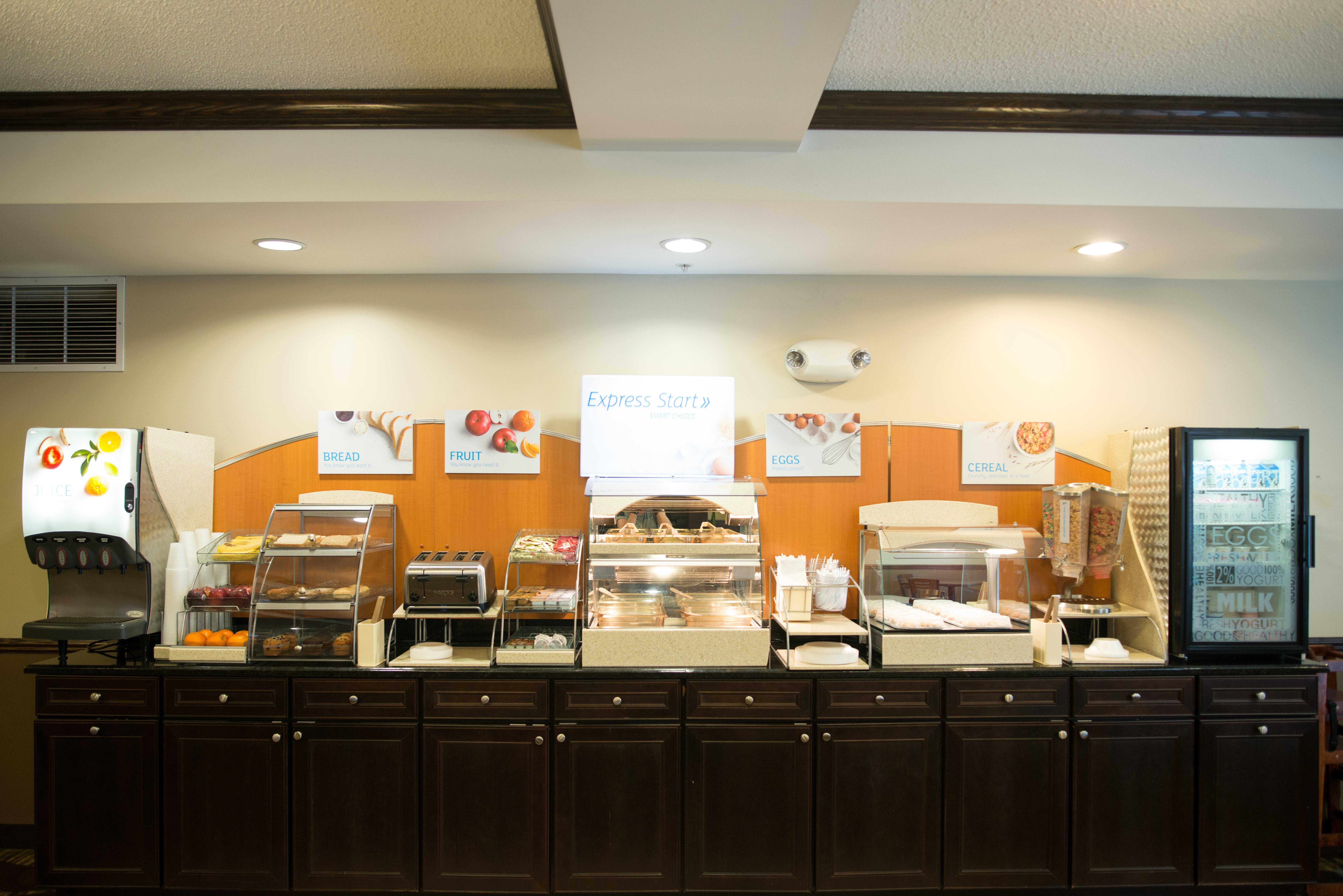 Holiday Inn Express & Suites Northwood By Ihg Silver Lake Exterior foto
