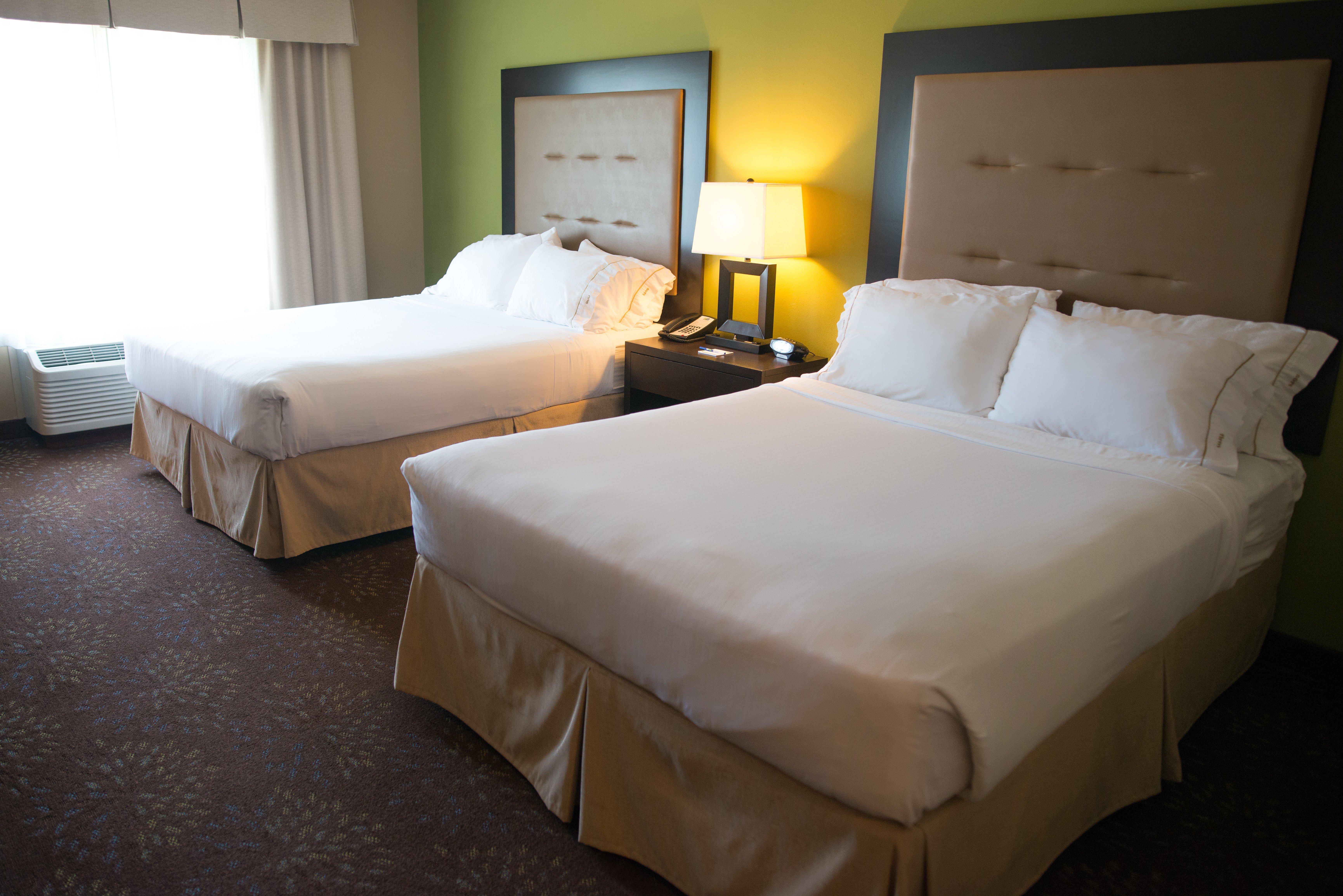 Holiday Inn Express & Suites Northwood By Ihg Silver Lake Exterior foto