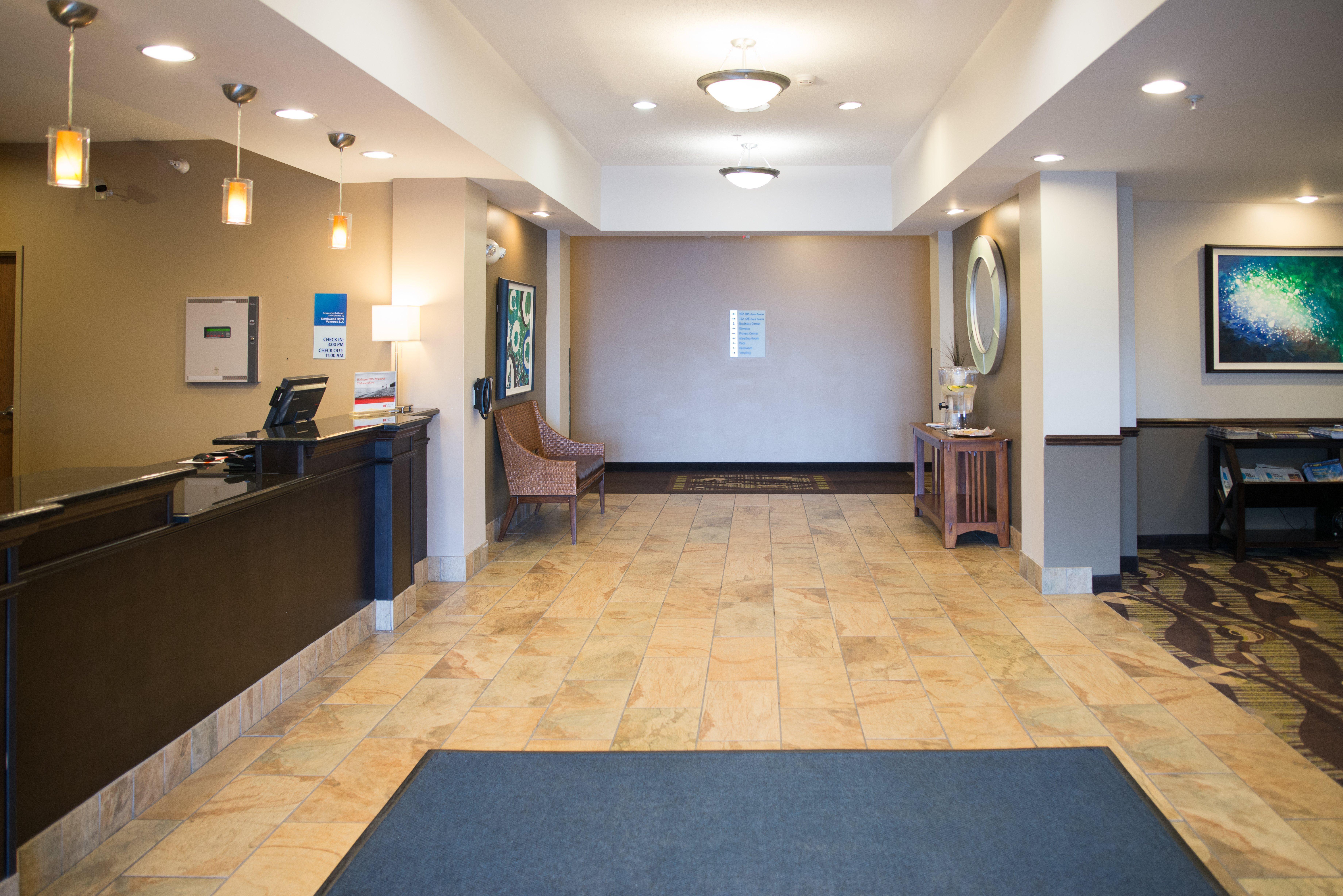Holiday Inn Express & Suites Northwood By Ihg Silver Lake Exterior foto