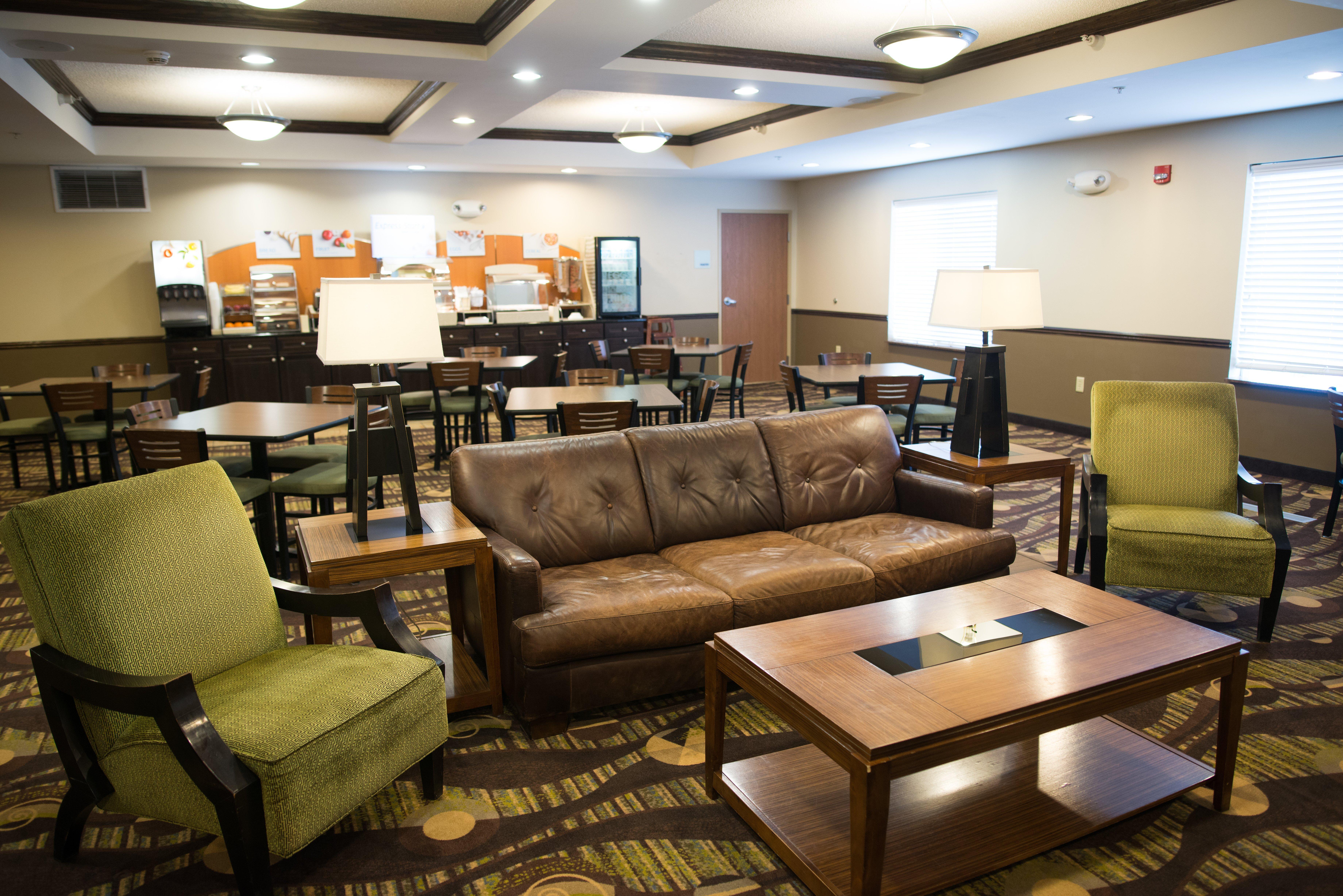Holiday Inn Express & Suites Northwood By Ihg Silver Lake Exterior foto