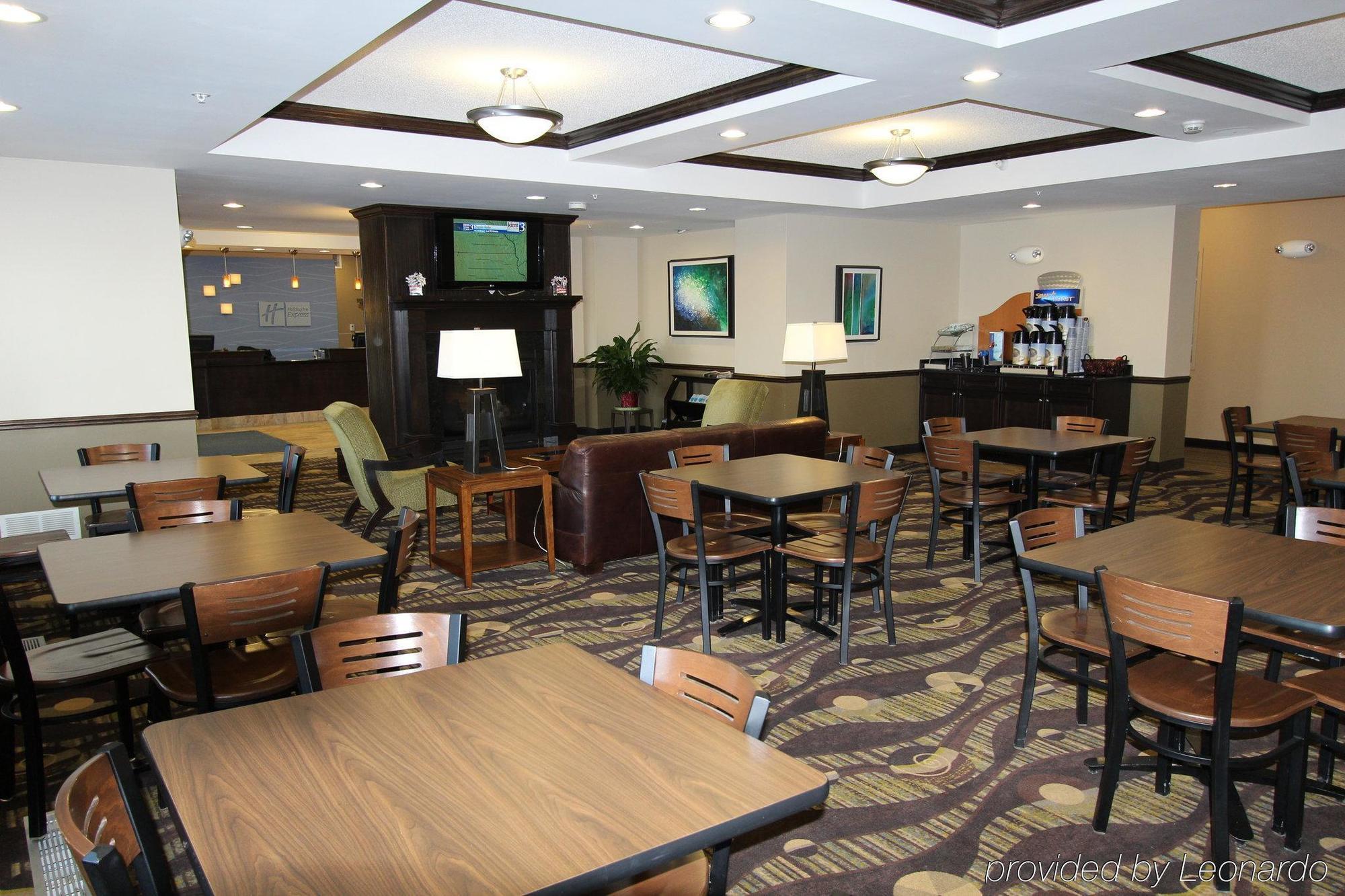 Holiday Inn Express & Suites Northwood By Ihg Silver Lake Exterior foto