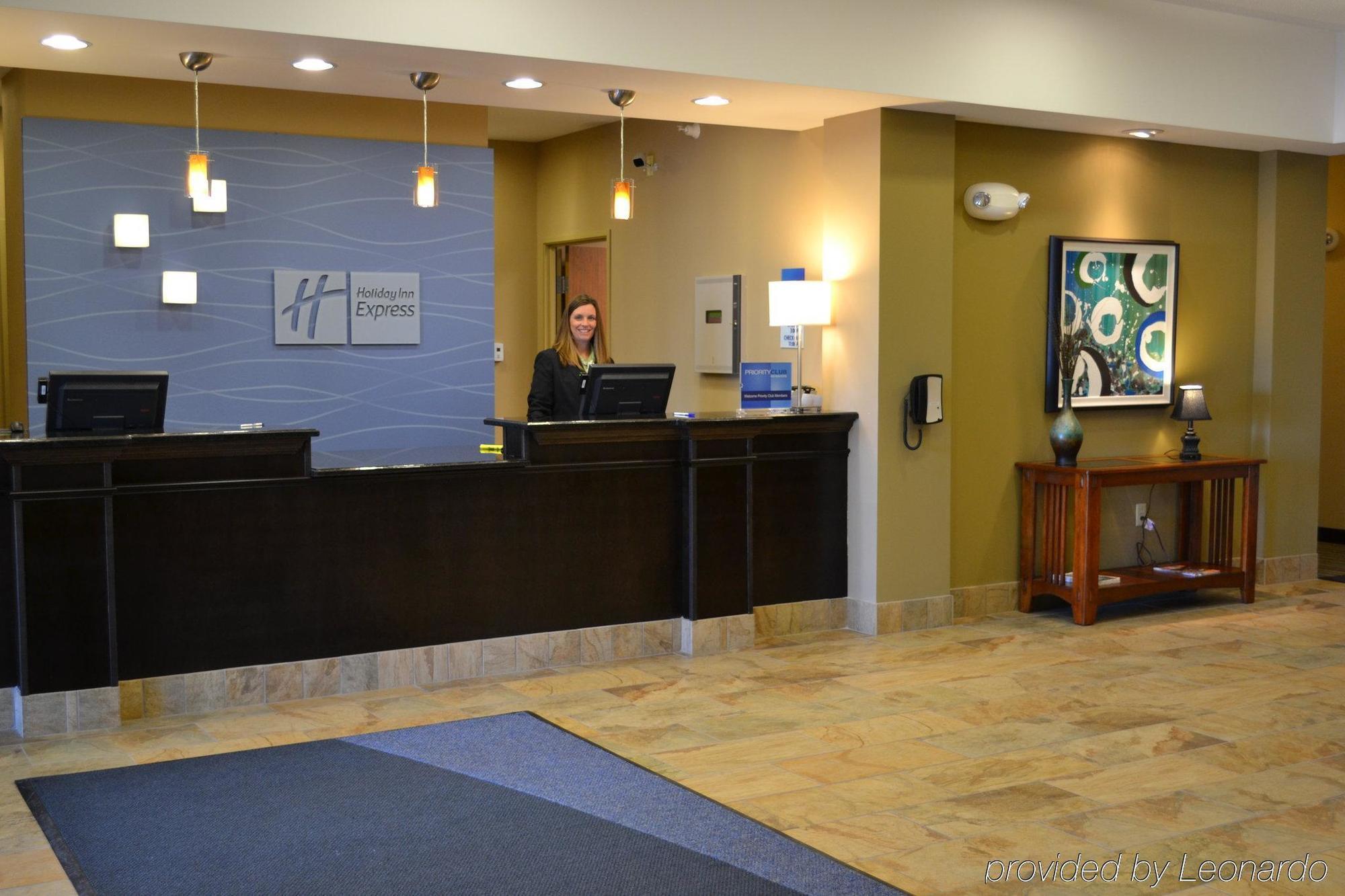 Holiday Inn Express & Suites Northwood By Ihg Silver Lake Exterior foto