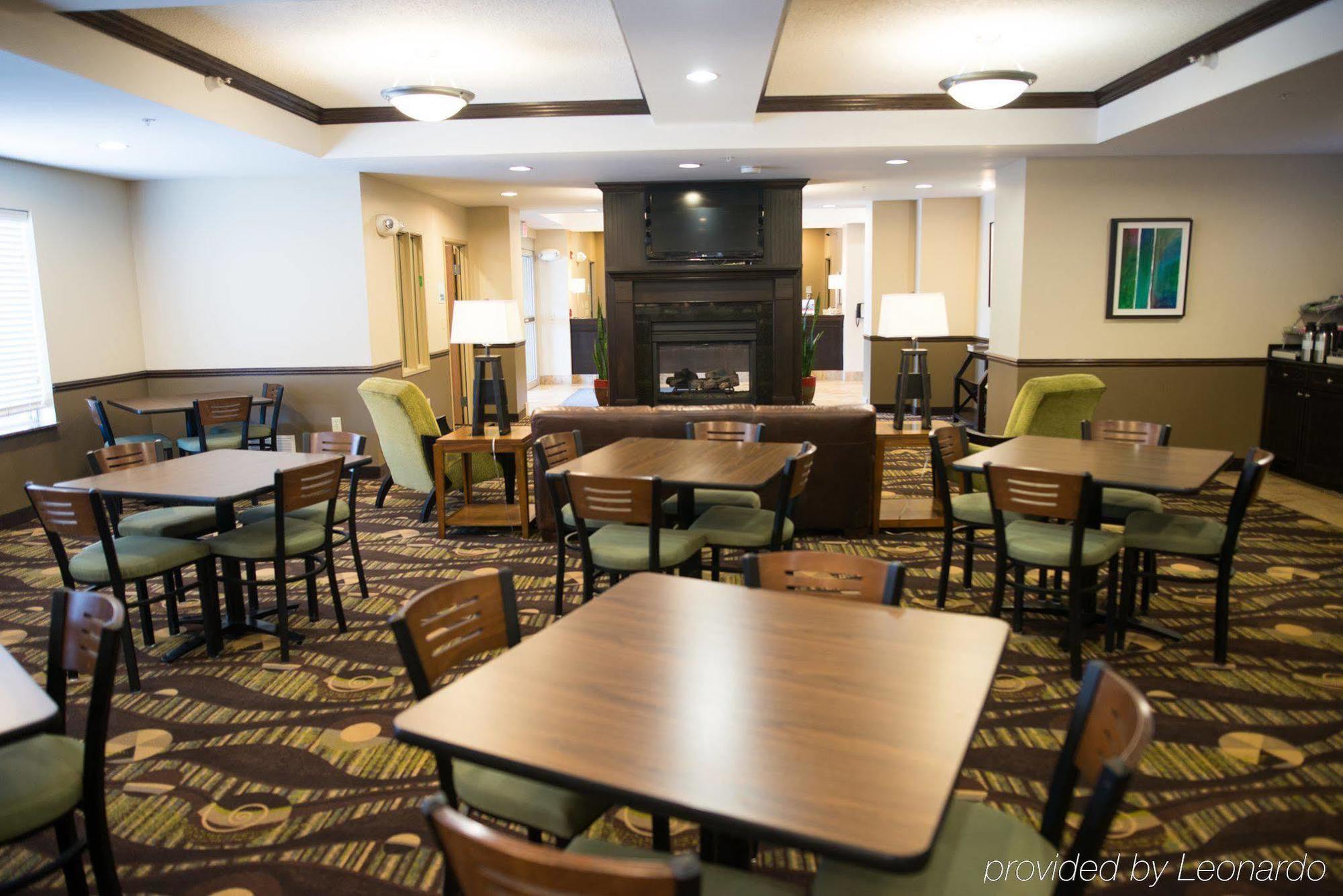 Holiday Inn Express & Suites Northwood By Ihg Silver Lake Exterior foto